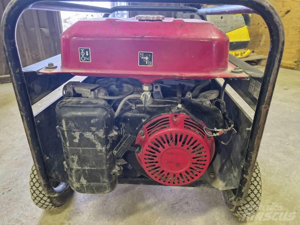 Honda ECMT7000F Benzinski generatori