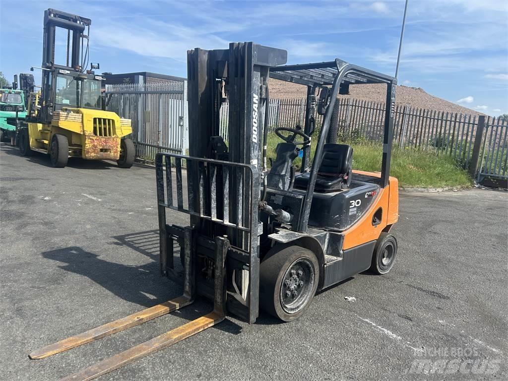 Doosan D30S-5 Dizelski viljuškari