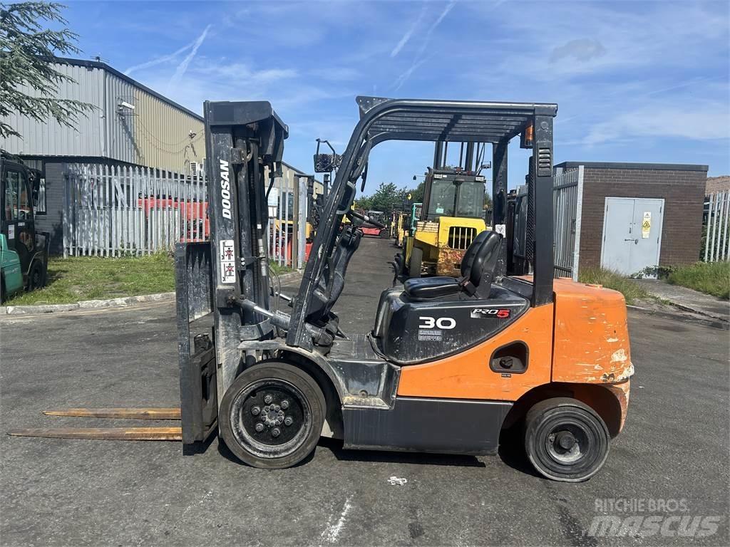 Doosan D30S-5 Dizelski viljuškari