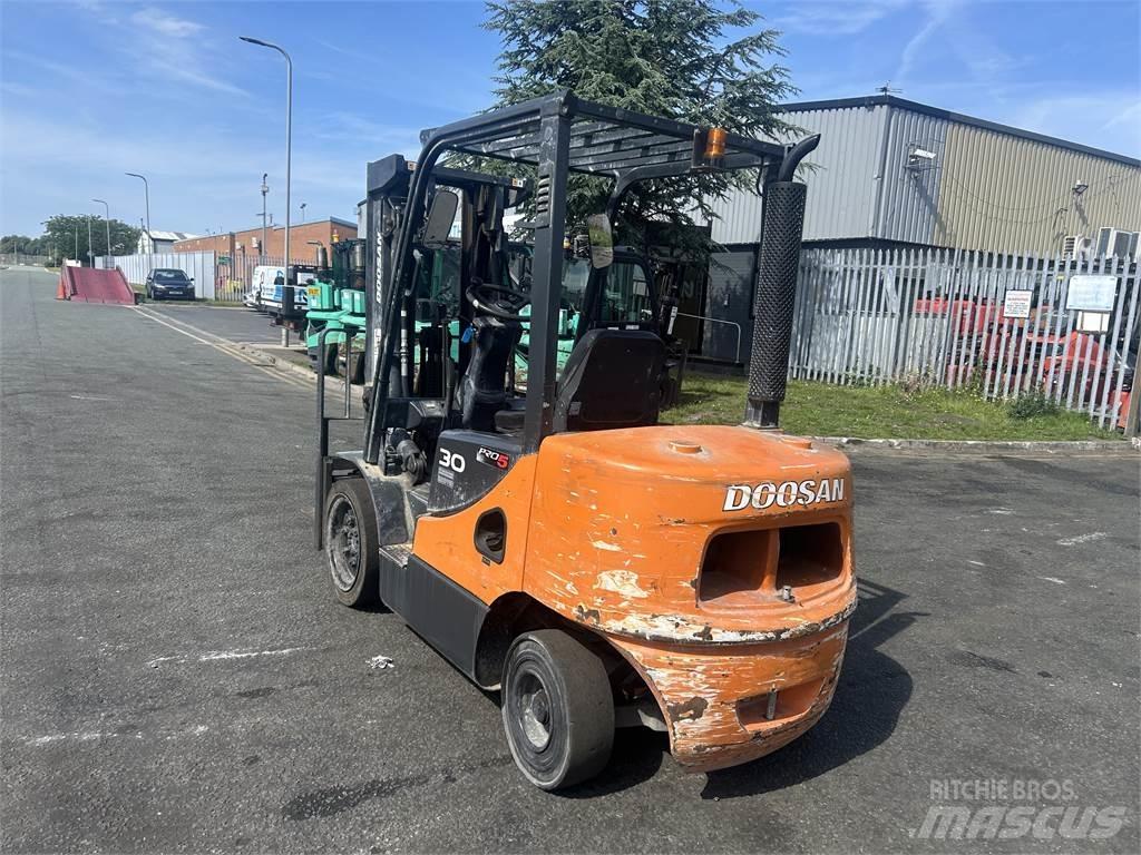 Doosan D30S-5 Dizelski viljuškari
