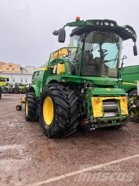 John Deere 8400 Mašine za stočnu hranu sa sopstvenim pogonom