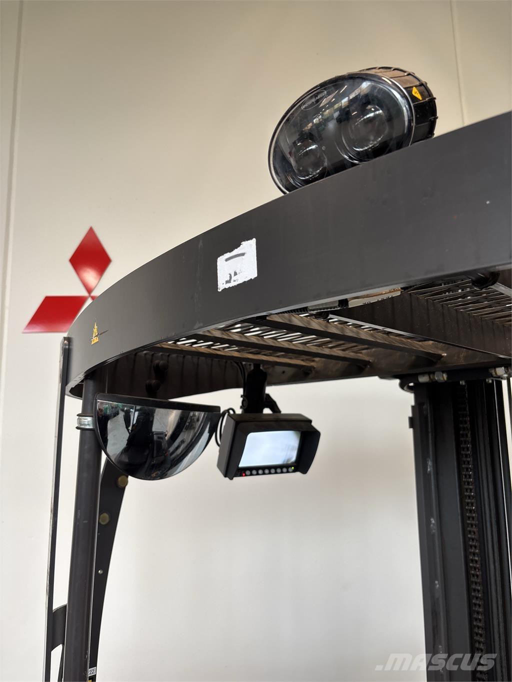 Atlet UMS160 Viljuškari sa pomičnim stupom