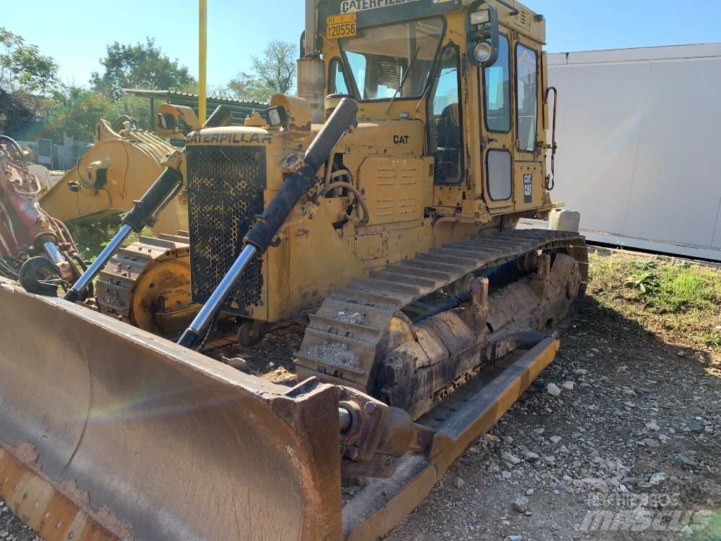 CAT D5B Buldožeri guseničari