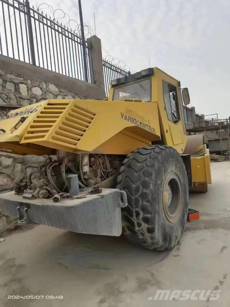 Bomag bw225d-3 Valjci sa duplim bubnjem