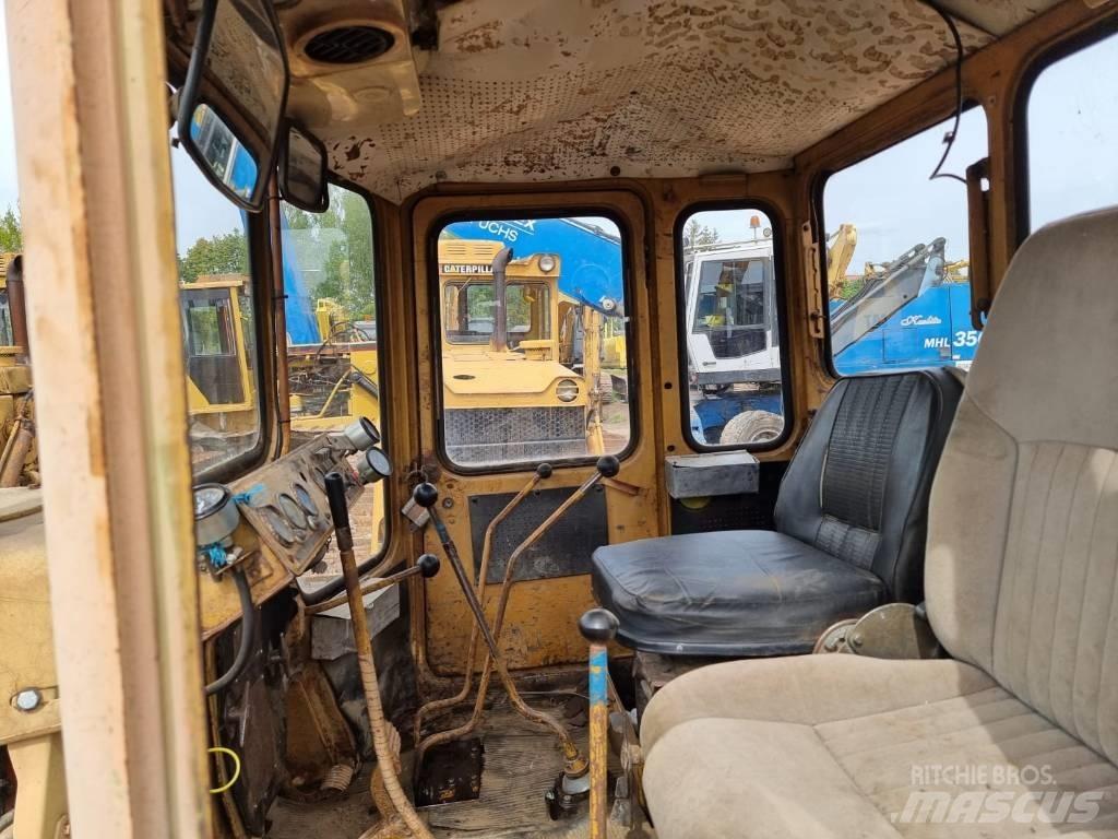 CAT T 130 Buldožeri guseničari