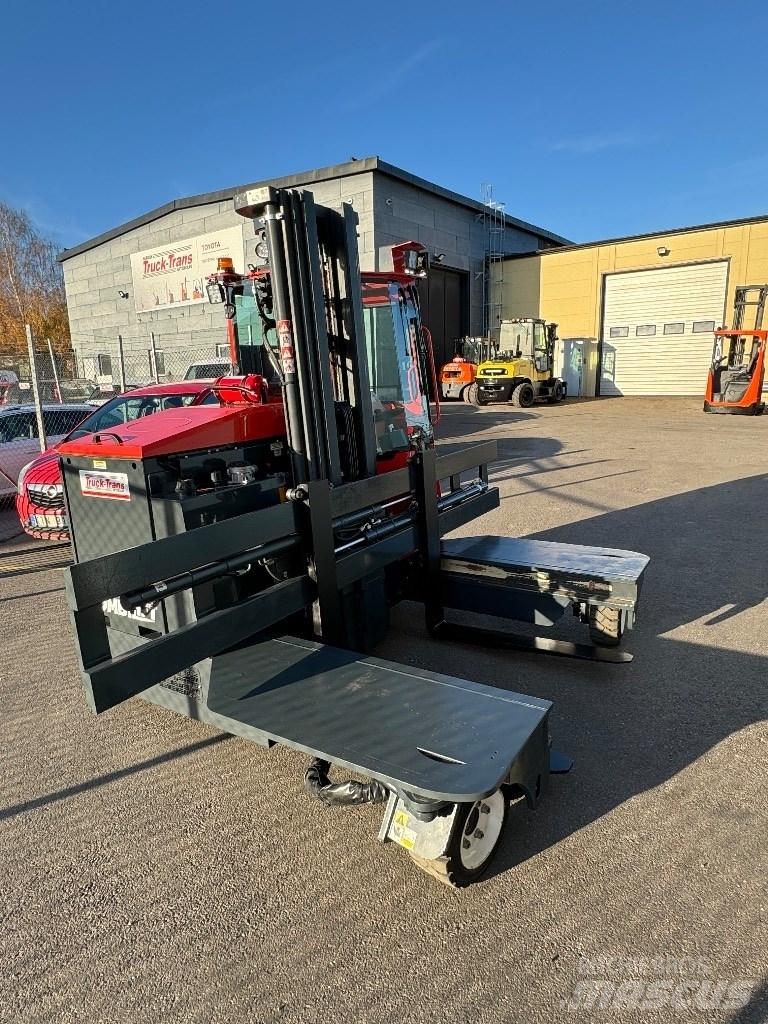 Combilift C3000ET Viljuškari sa 4-stranskim dohvatom