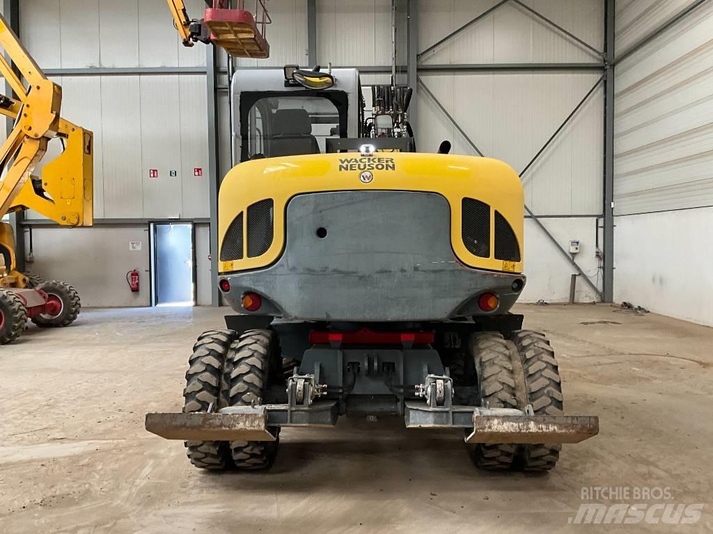 Neuson EW 100 Bageri točkaši