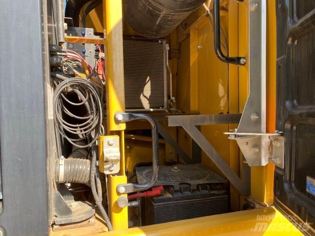 CAT 324E Bageri guseničari