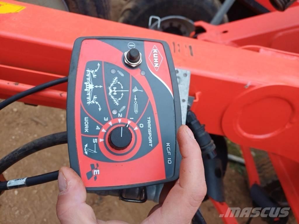 Kuhn GF 13012 Okretači i sakupljači sena