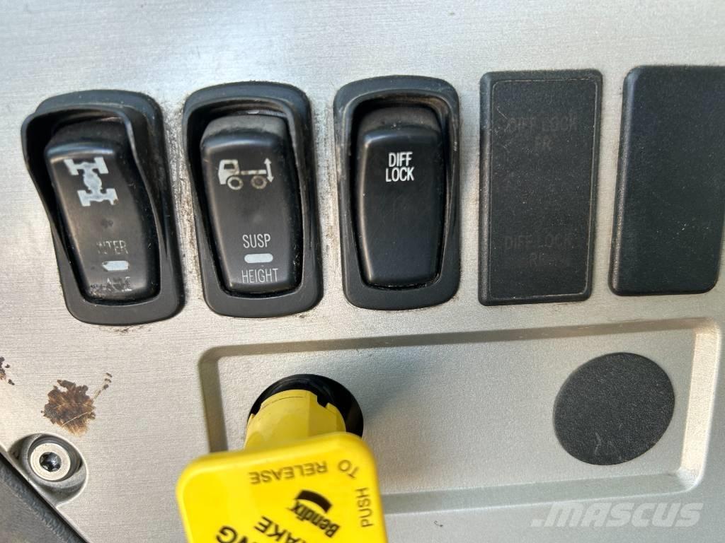 Mack GU813 Kiperi kamioni