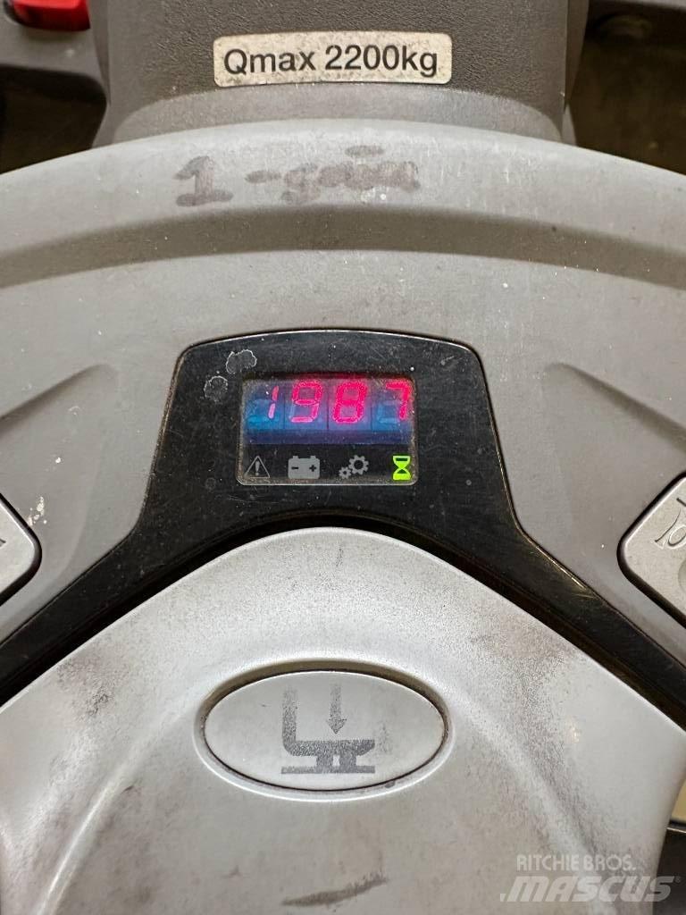 Cesab P322 Nisko podizni električni viljuškar sa stajalištom