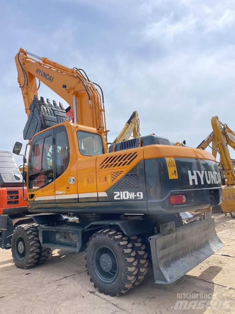 Hyundai R210W-9 Bageri točkaši