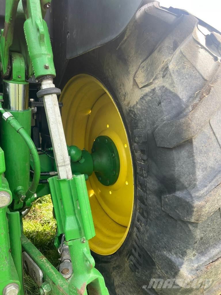 John Deere 6130 R Traktori