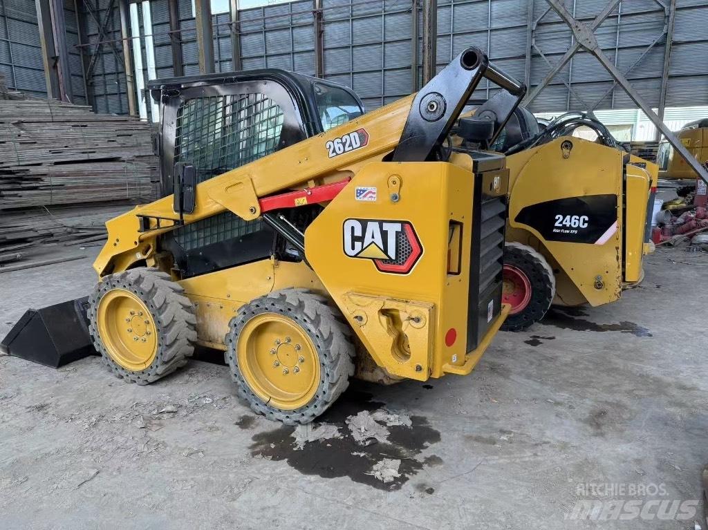 CAT 246C and 262D Skid steer mini utovarivači