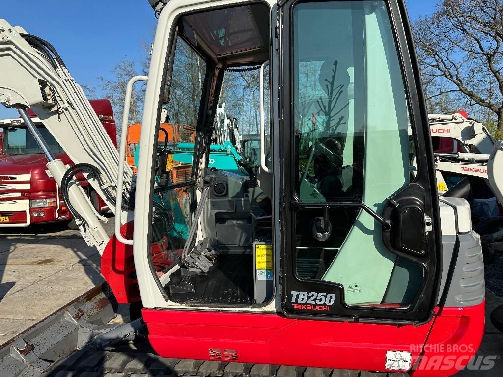 Takeuchi TB250 Mini bageri < 7t