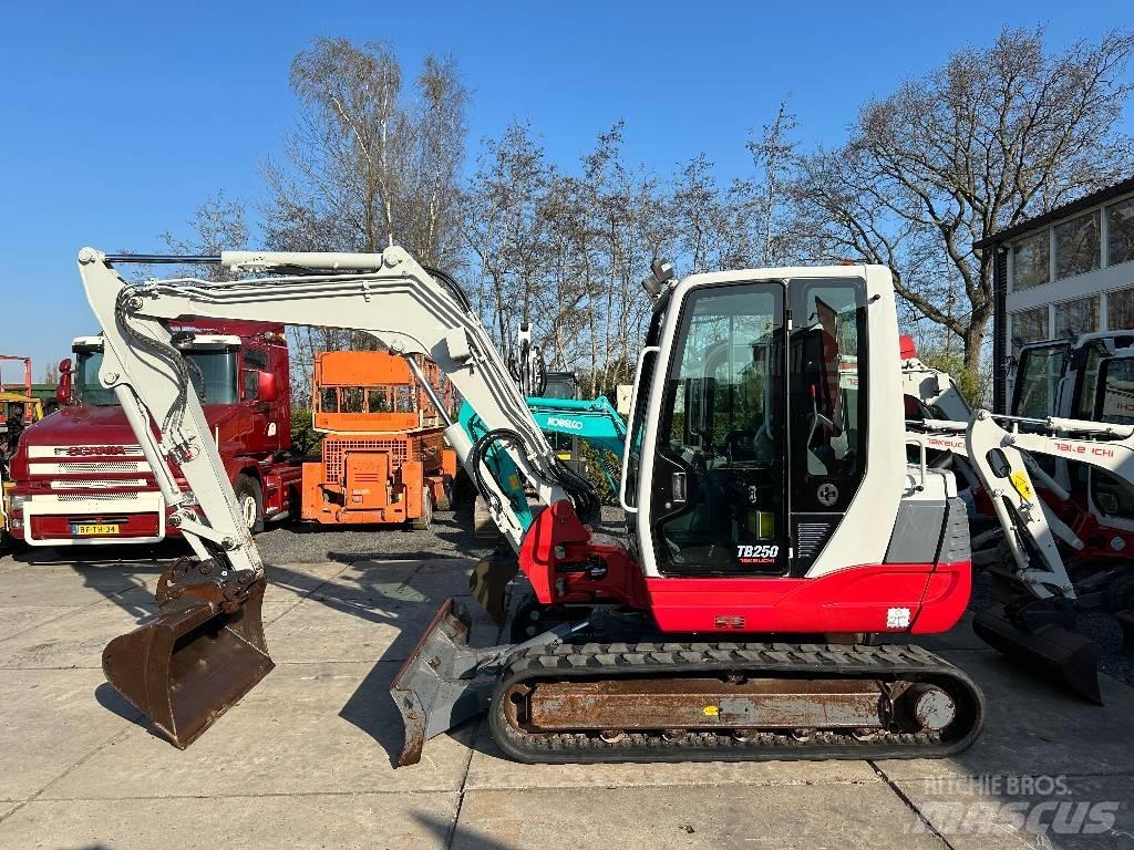 Takeuchi TB250 Mini bageri < 7t