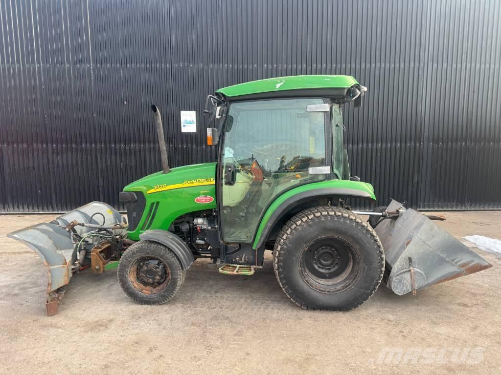 John Deere 3720 Manji traktori