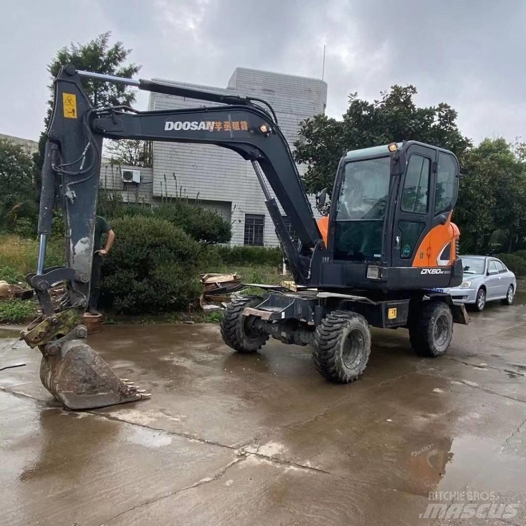 Doosan DX60W Bageri točkaši