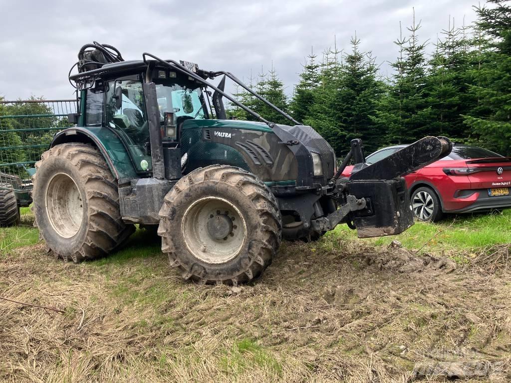 Valtra T 213 V Šumarski traktori