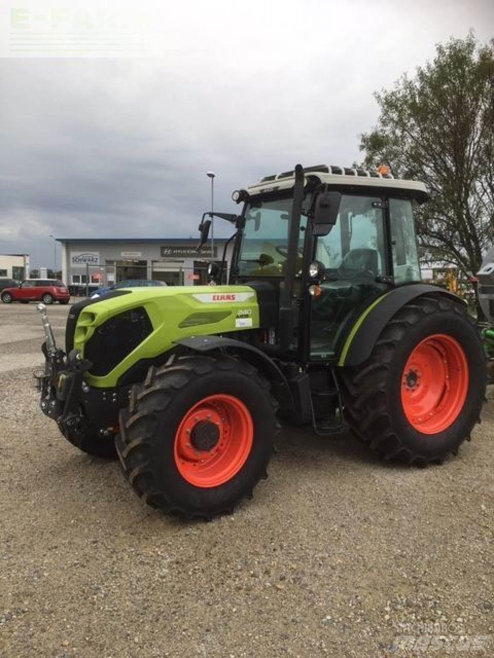 CLAAS axos 240 Traktori