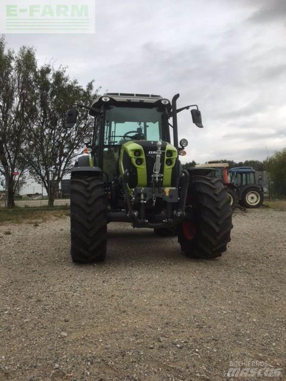 CLAAS axos 240 Traktori
