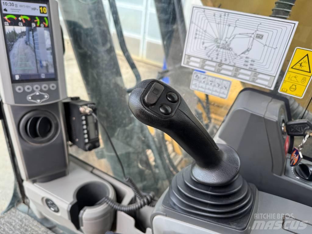 CAT 318 Bageri guseničari