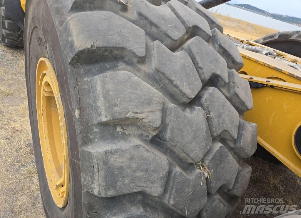 CAT 745 Zglobni damperi