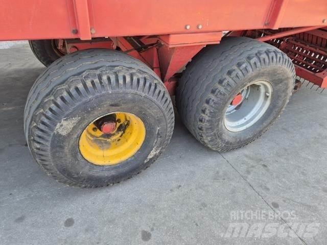 Kverneland TA 465 Samoutovarne prikolice