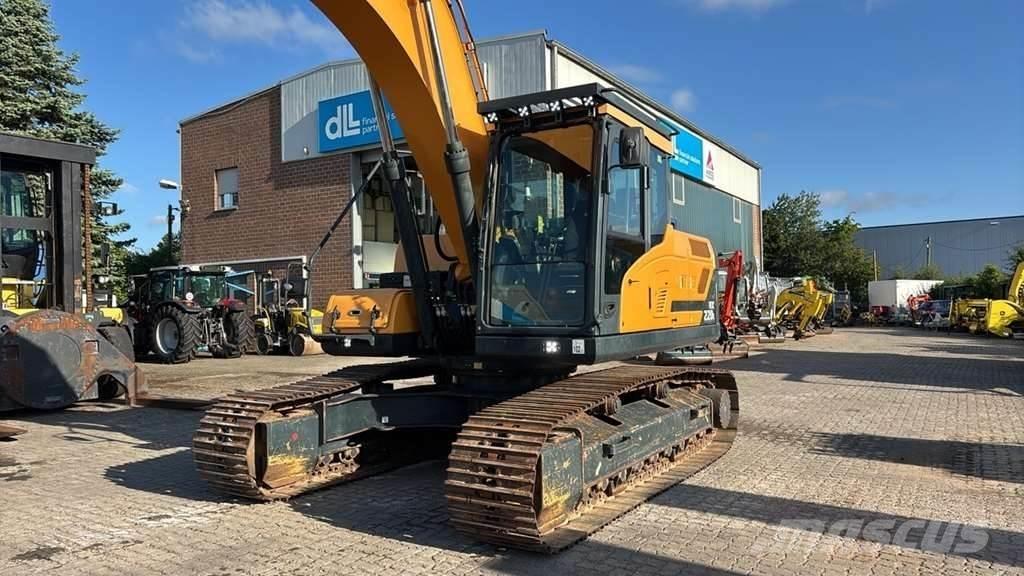 Hyundai HX220L Polovni specijalni bageri