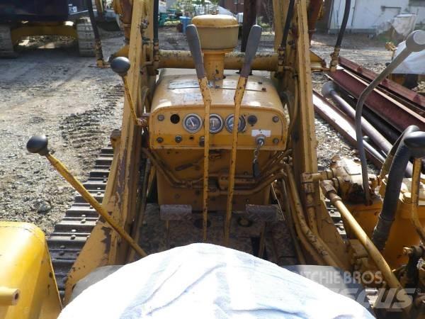Komatsu D20S-3 Buldožeri guseničari