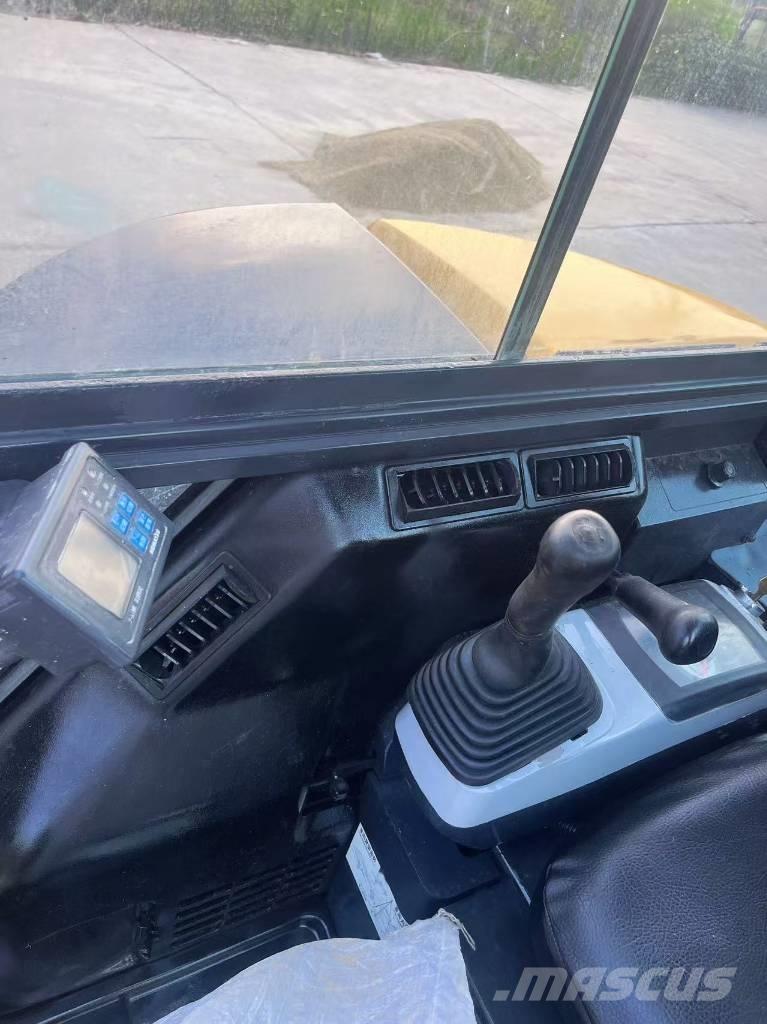 Komatsu PC 40 MR Bageri guseničari