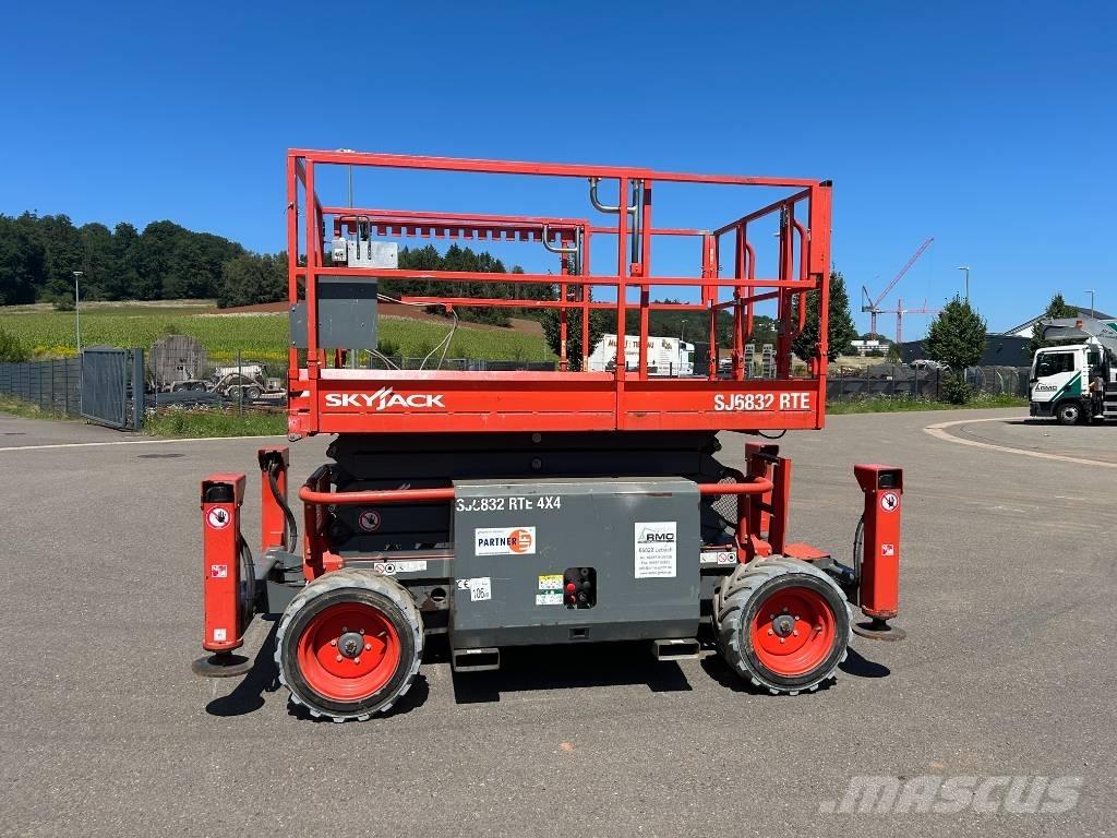 SkyJack SJ 6832 RTE Makazaste platforme