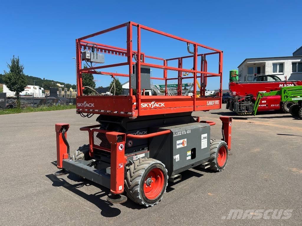 SkyJack SJ 6832 RTE Makazaste platforme