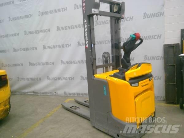 Jungheinrich ERC 212 Samopogonski ručni viljuškari