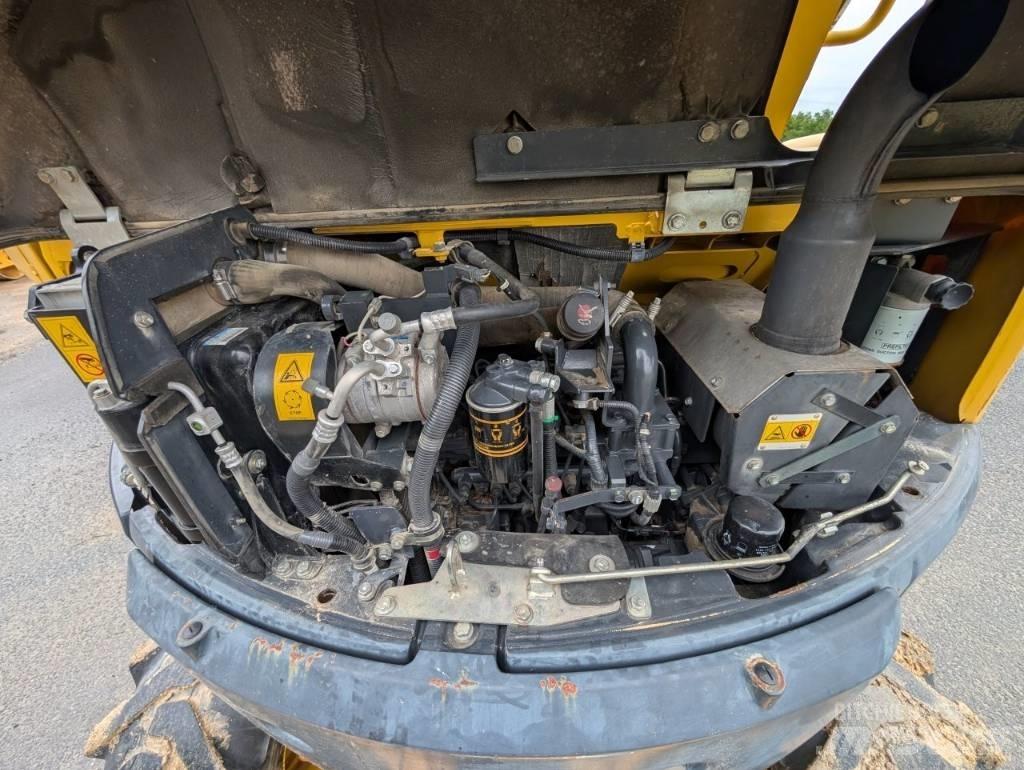Komatsu PW 98 MR-8 Bageri točkaši