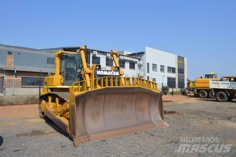 Komatsu D155-5 Buldožeri guseničari