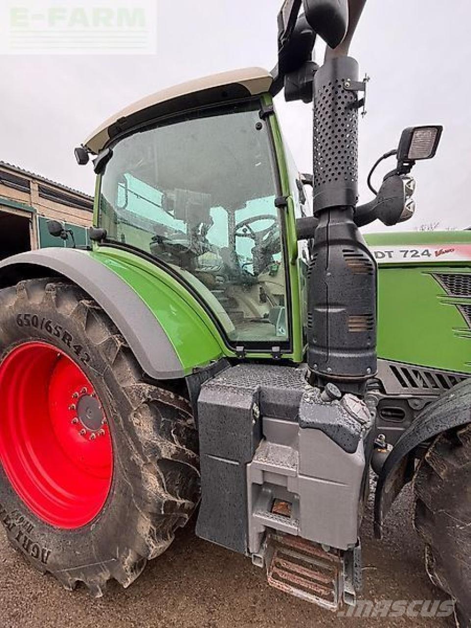 Fendt 724 vario Traktori