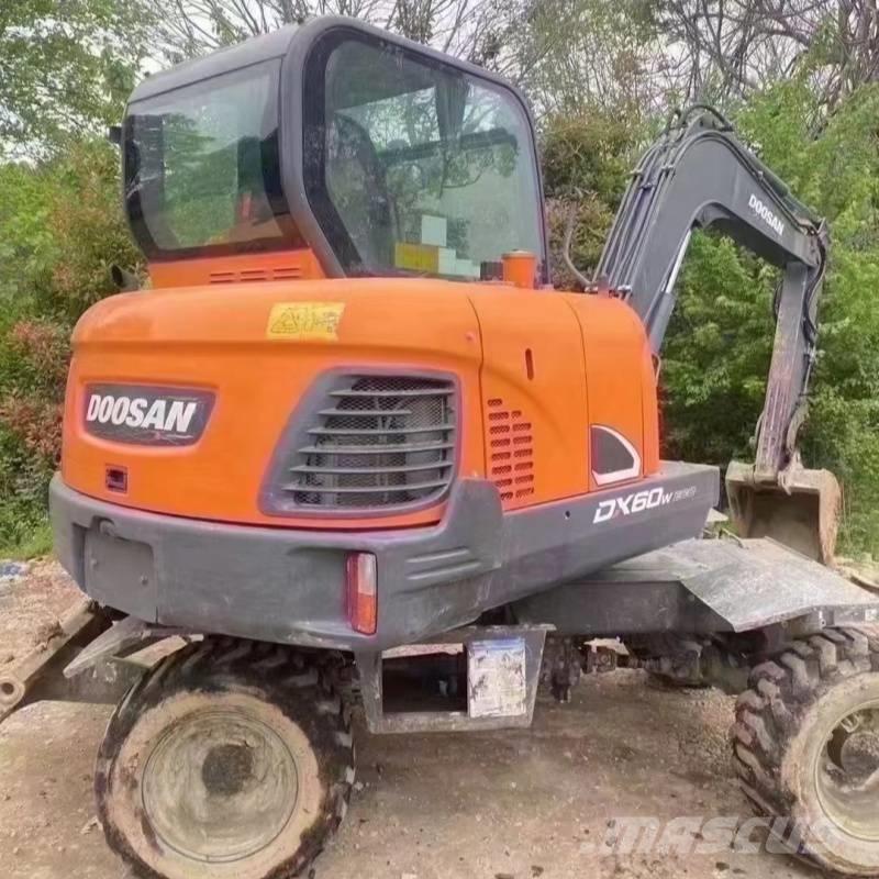 Kubota DX60w Bageri točkaši