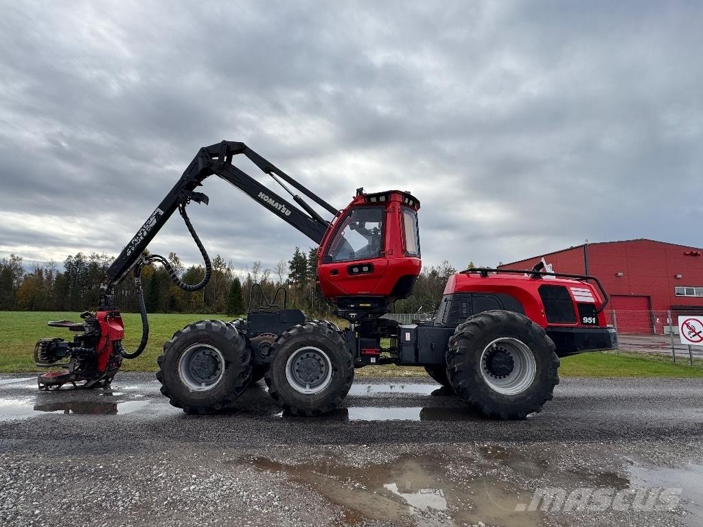Komatsu 951 Harversteri