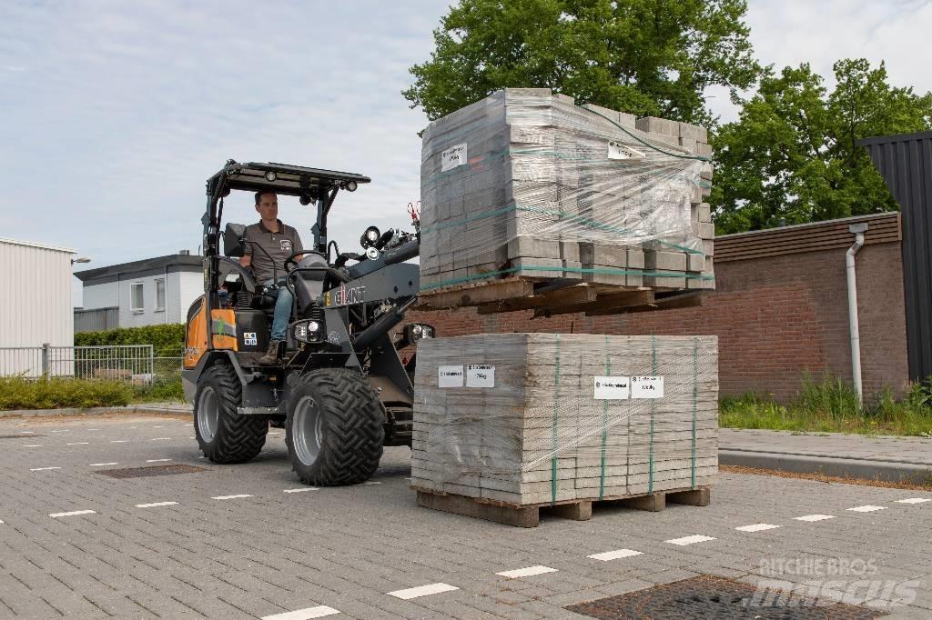GiANT G2700 Xtra HD Skid steer mini utovarivači