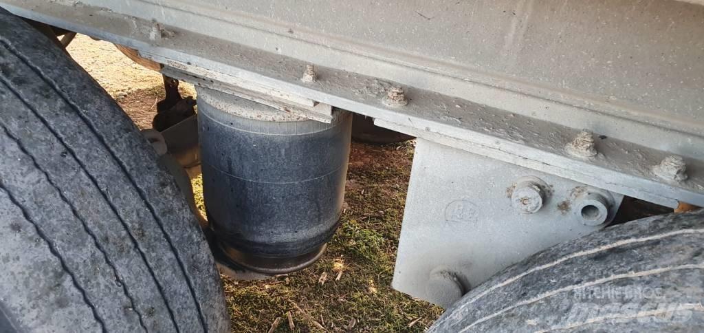Lecitrailer D1317 Poluprikolice sa ciradom