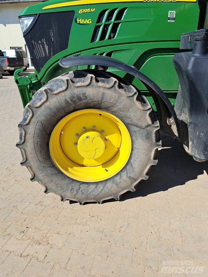 John Deere 6195M Traktori