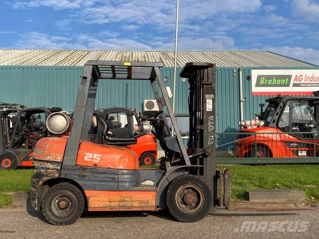 Toyota 42-6FGF25 Plinski viljuškari