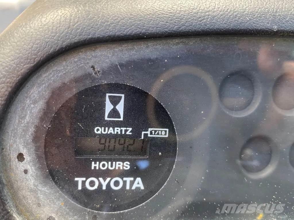 Toyota 42-6FGF25 Plinski viljuškari