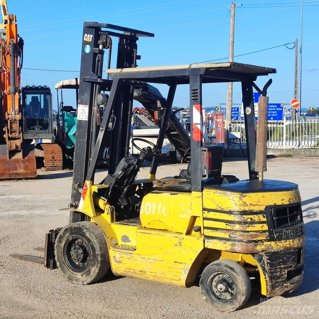 CAT DP 25 Dizelski viljuškari