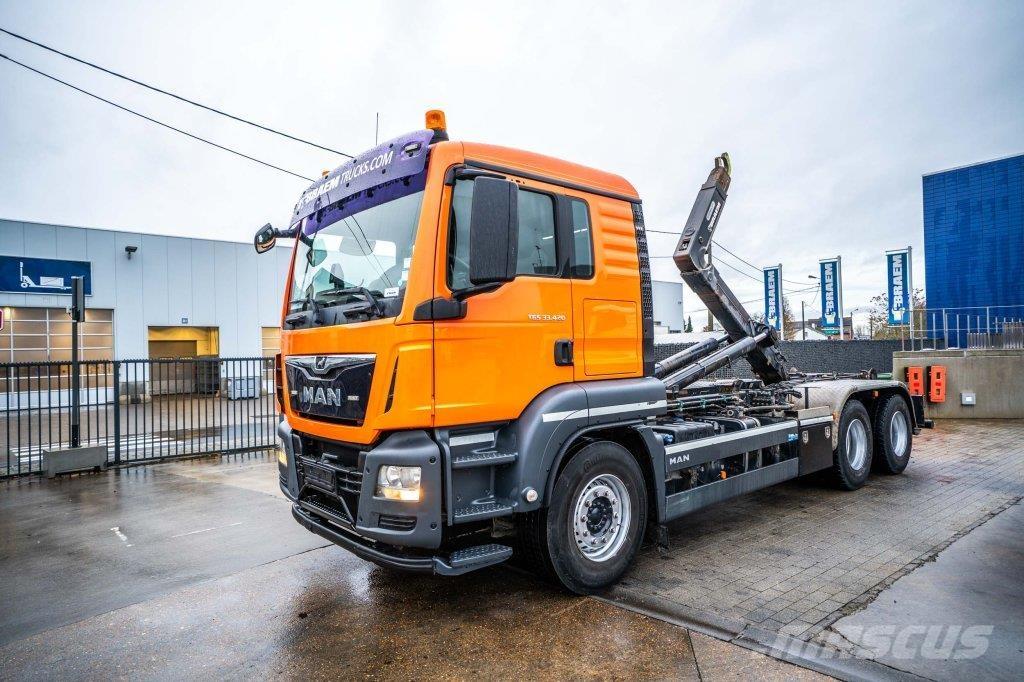 MAN TGS 33.420 BB Rol kiper kamioni sa kukom za podizanje tereta