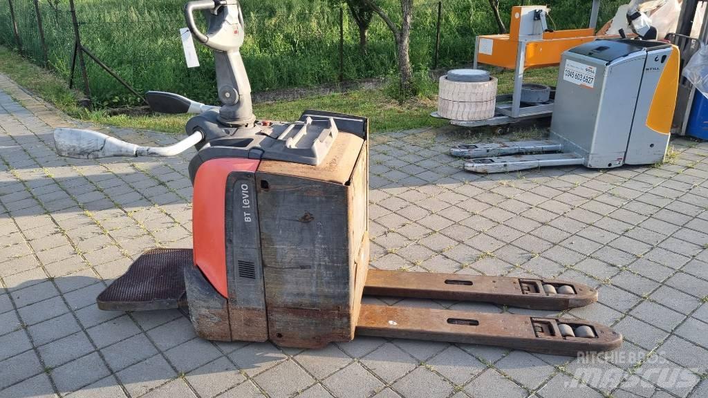 Toyota BT LPE200 Nisko podizni električni viljuškar sa stajalištom