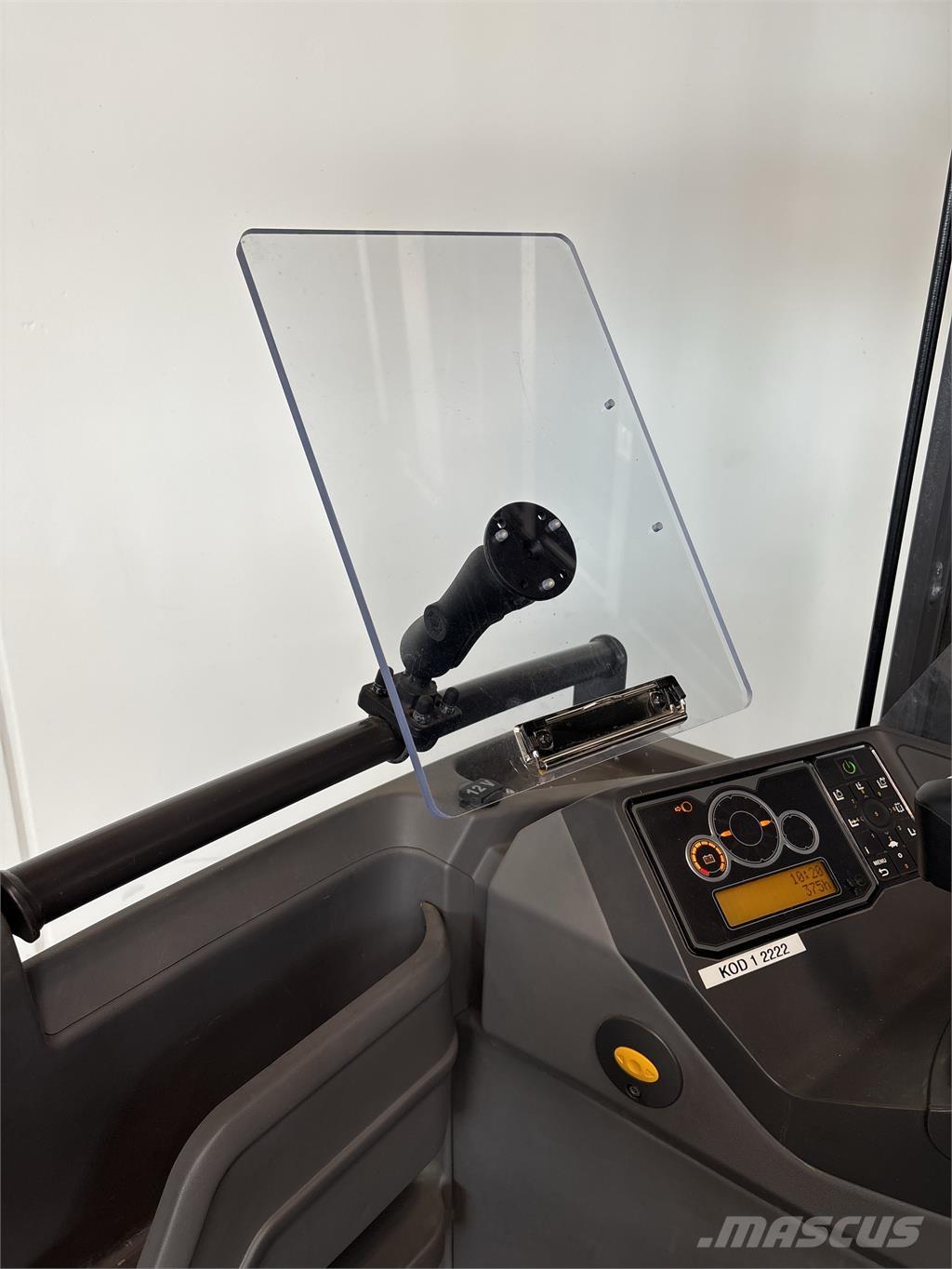 Atlet UMS160 Viljuškari sa pomičnim stupom