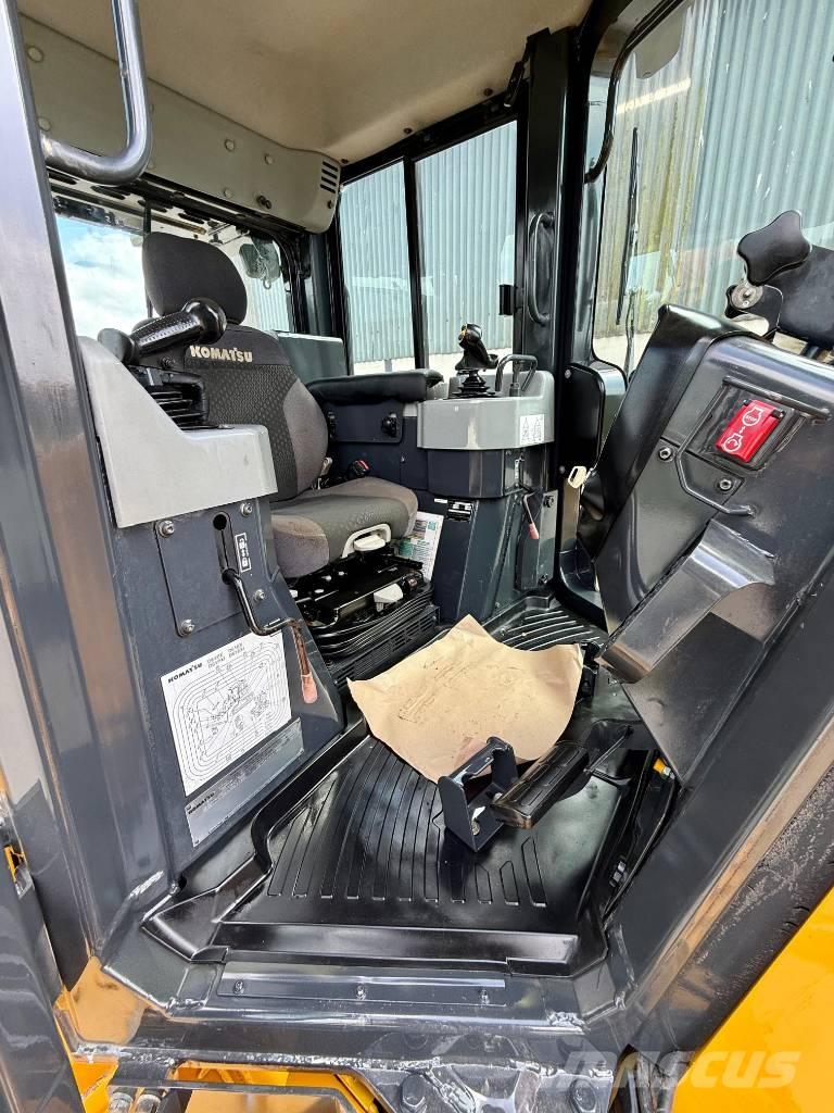 Komatsu D 61 PXi-24 Buldožeri guseničari