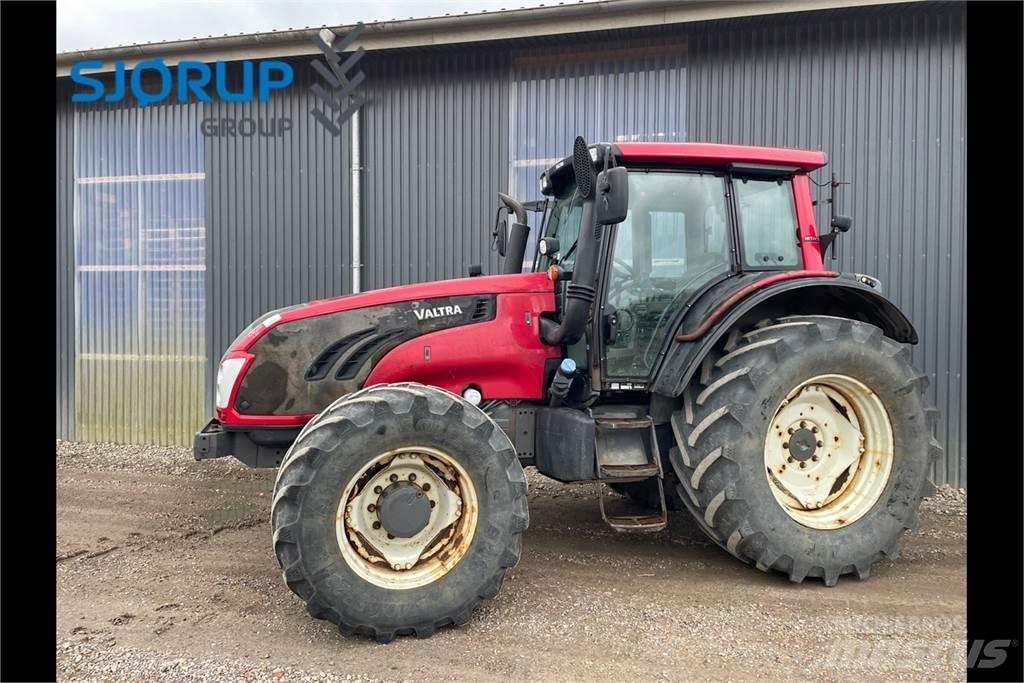 Valtra T153 Traktori